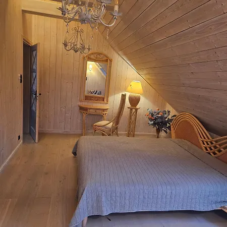 Oasis Narie فيلة